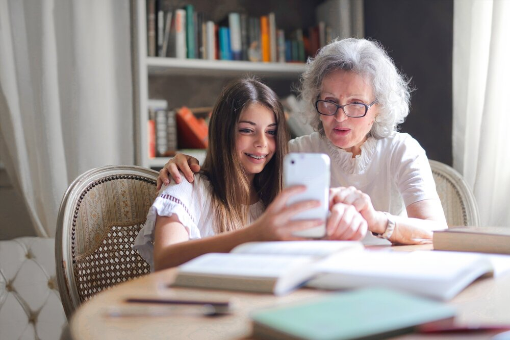 older+lady+wih+grand+daughter.jpg