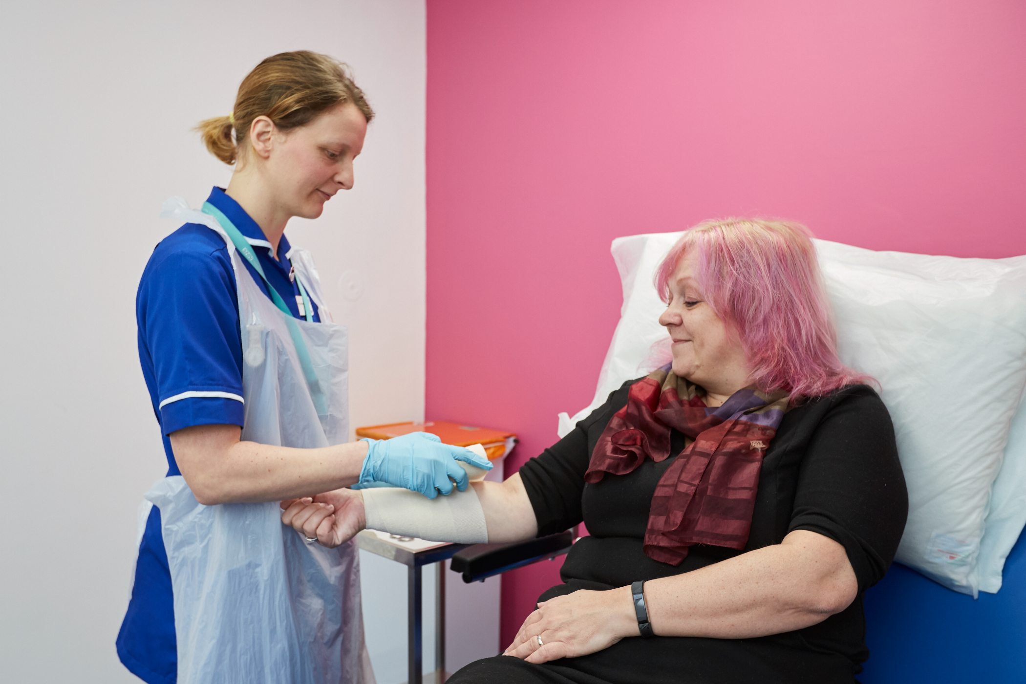 L McIldowie, L Lewis Hythe Hospital wound dressing 12.3.18 (172).jpg